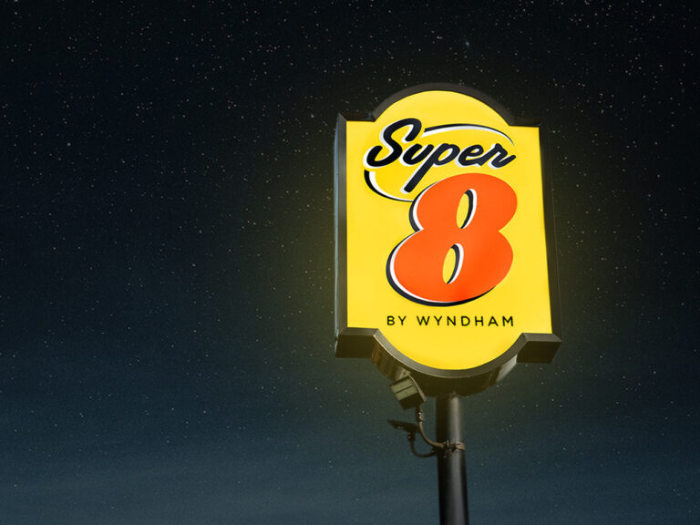 Super 8 Motel 768x576